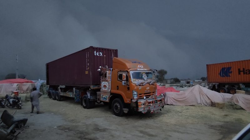 “Shipping wheat straw bales to port – export transport by Babar Aziz Balers (Pakistan)”.